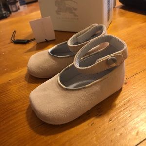 Burberry baby shoes